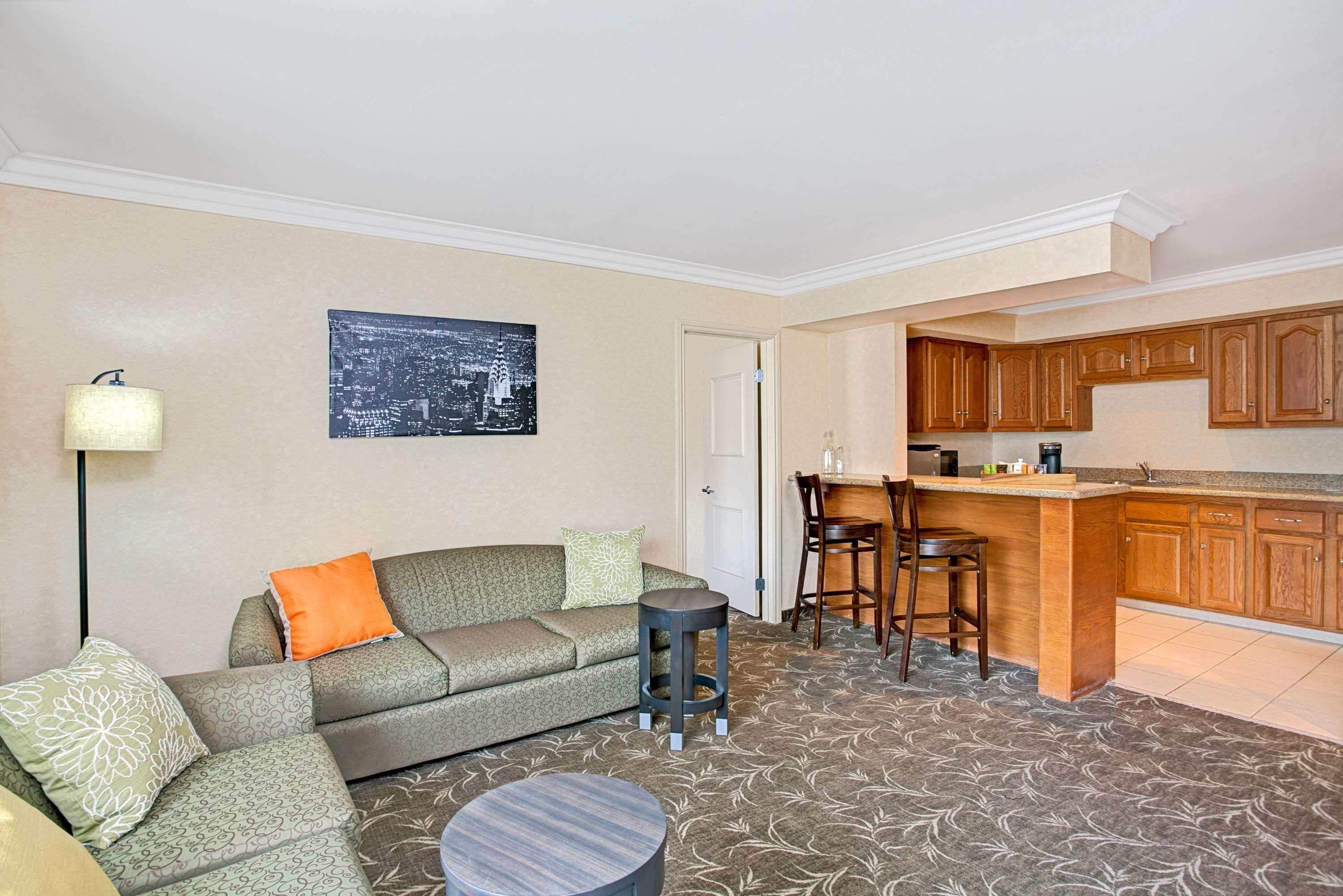 The Live Hotel 3*