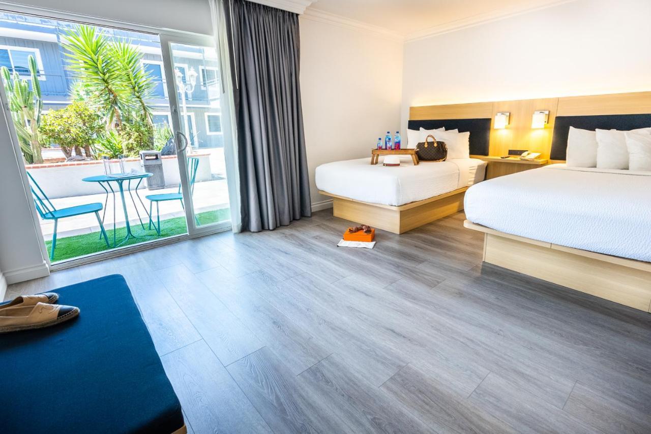 Hotel The Live