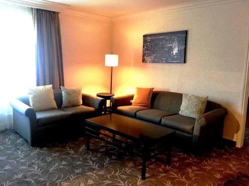 Hotel The Live